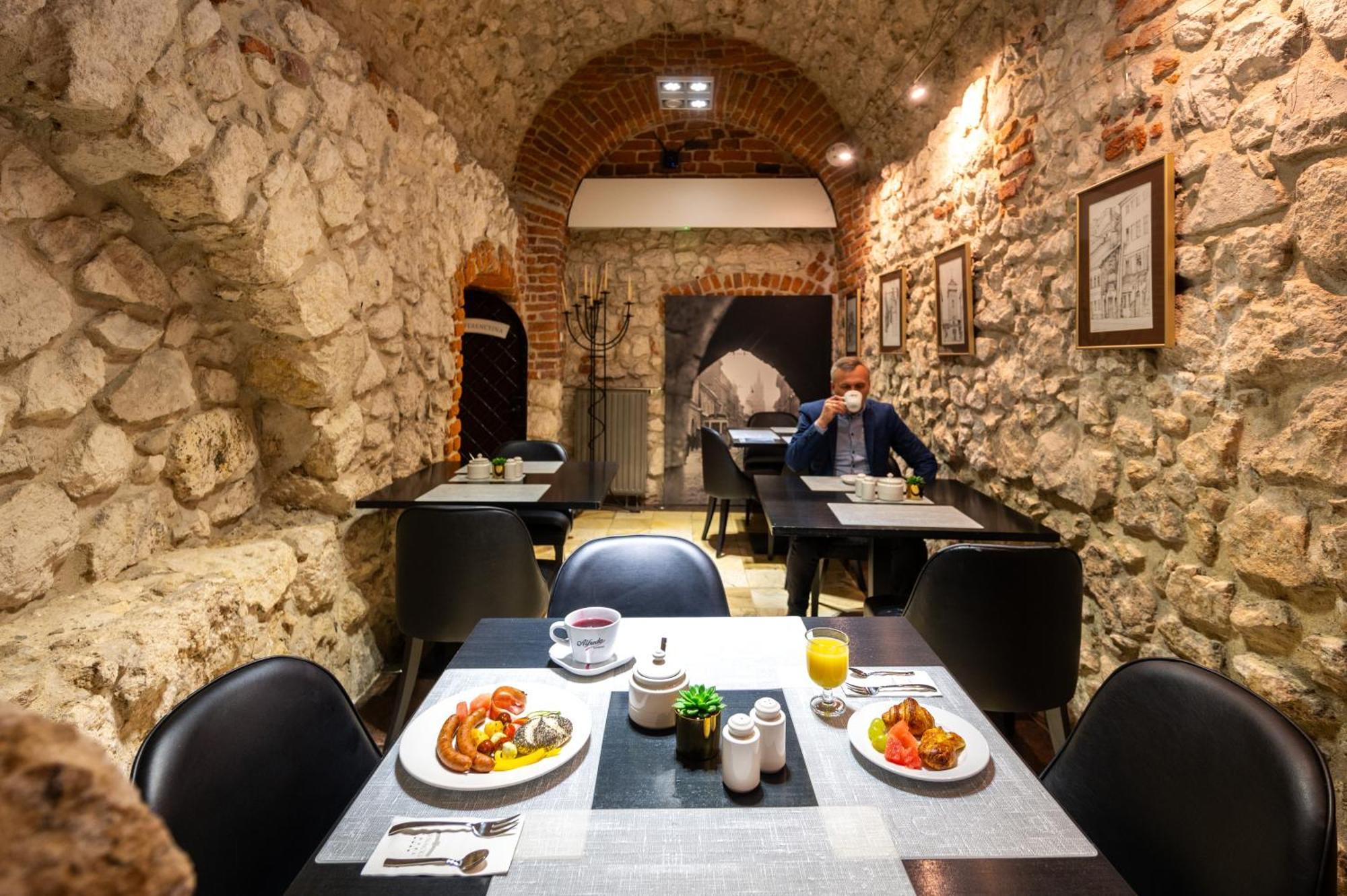 Hotel Senacki Krakow Bagian luar foto